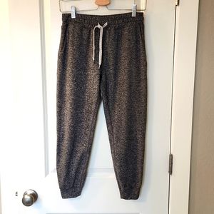 Vuori Performance Jogger, Size X-small. Heather Grey.